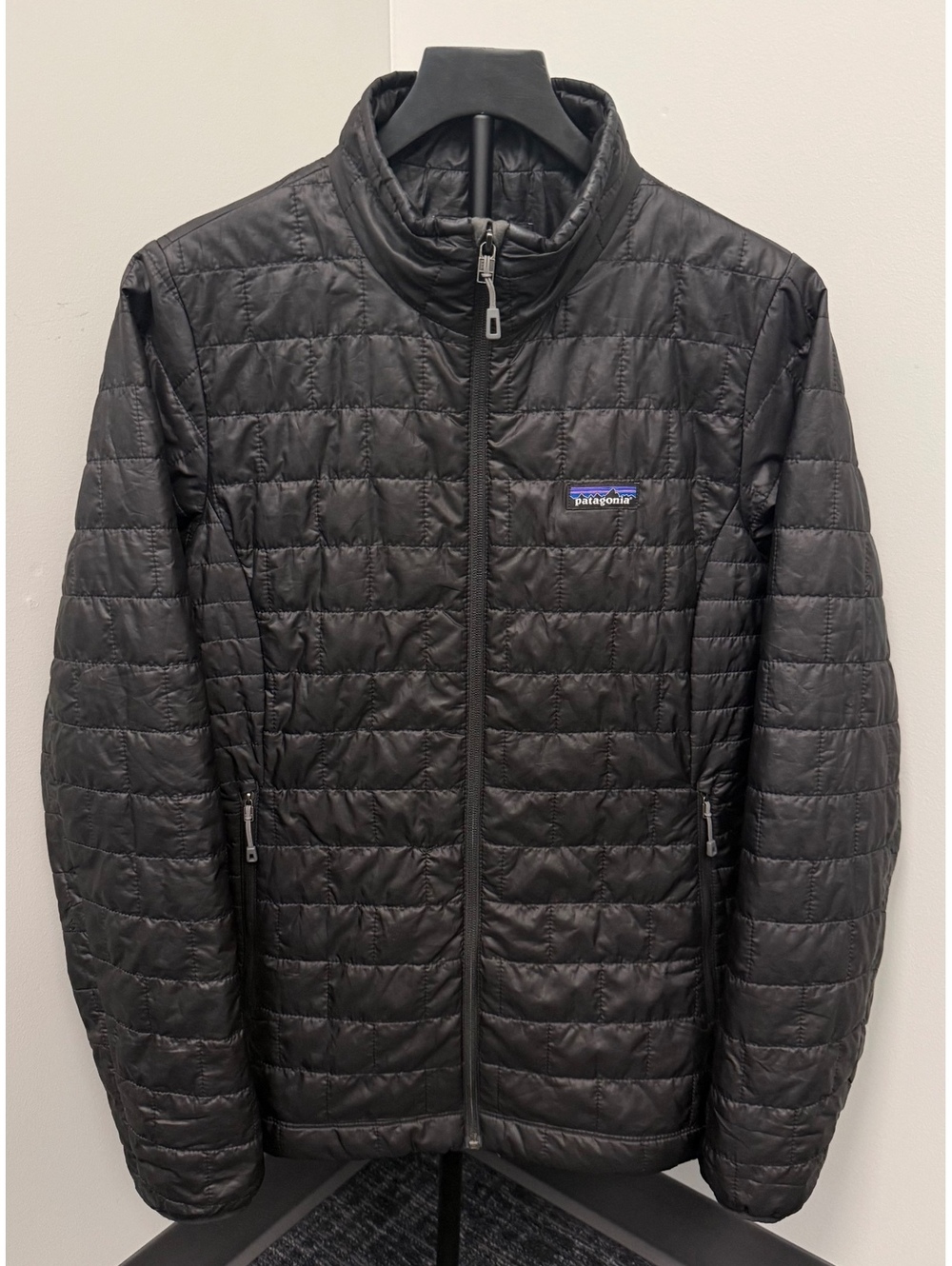 Patagonia Women’s Large Nano Puff Black Insulated Lightweight Full Zip Jacket!
